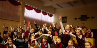 Как использовать информацию о ближайших школах в презентации квартиры Дети в гимназии