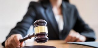выписать несовершеннолетнего по суду